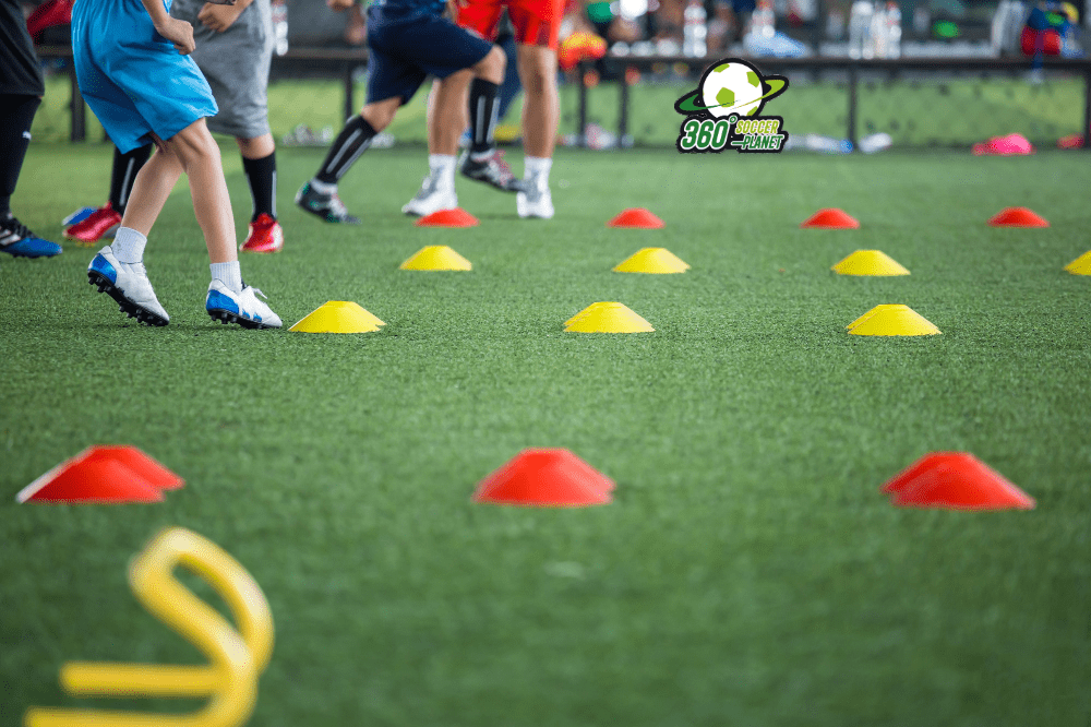 Entrenamiento especializado de SoccerPlanet360 centrado en la velocidad de procesamiento en el fútbol